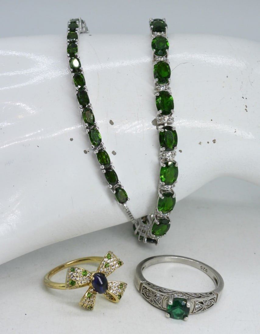 TSAVORITE & SIMULATED EMERALD 925: STERLING JEWELRY WITH TSAVORITE AND SIMULATED EMERALD GEMSTONES. TWO BRACELETS, 7-10". TWO RINGS, SIZES 12 & 8 (17.6 DWT)