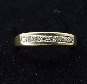 14K YELLOW GOLD - 8 DIAMOND RING