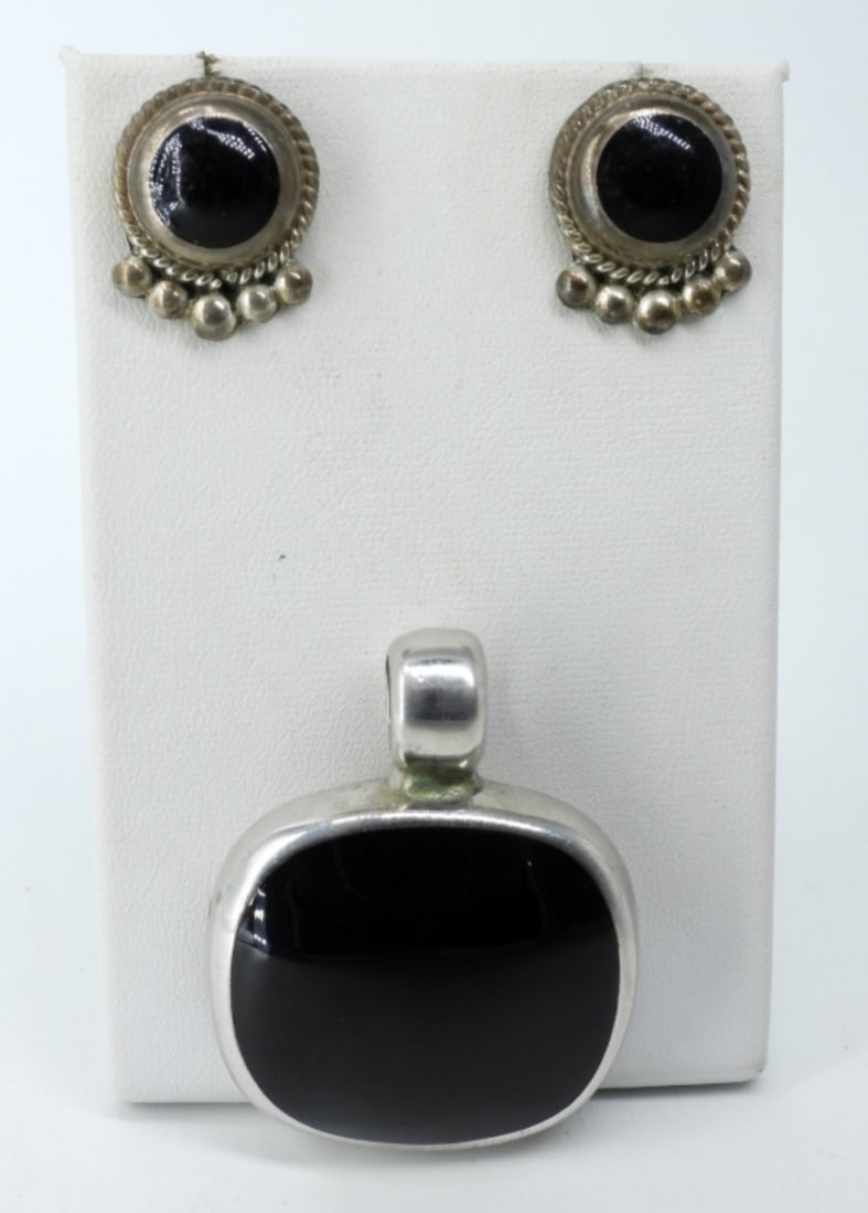 VTG TAXCO 925 EARRINGS & MEXICO PENDANT: VINTAGE STERLING TAXCO PIERCED EARRINGS "TR-63 MEXICO 925". ATI 925 MEXICO BLACK ONYX PENDANT, 2" TALL. (19 DWT)