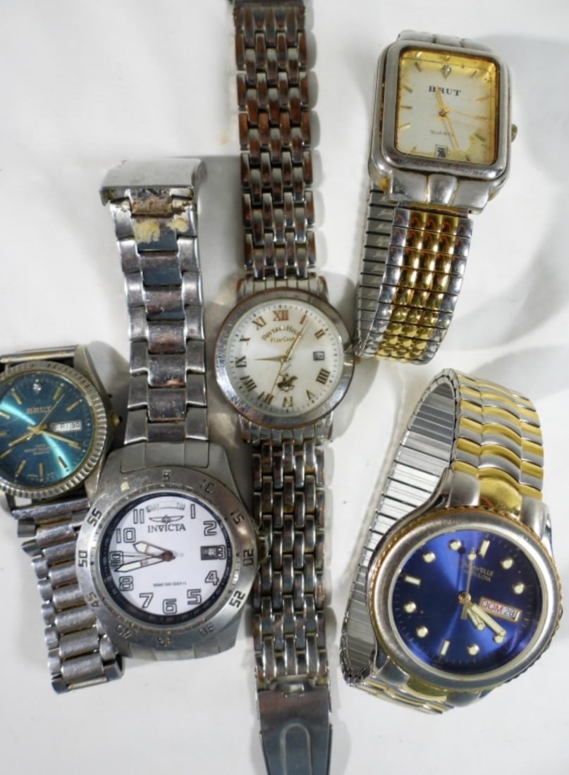 (5) MIXED LOT MENS WATCHES DAY/DATE: WATCHES ARE NOT VERIFIED, AUTHENTICATED OR TESTED IN RUNNING CONDITION UNLESS SPECIFIED, INCLUDING (2) BRUT, BEVERLY HILLS POLPO CLUB, INVICTA, CARVELLE BY BULOVA