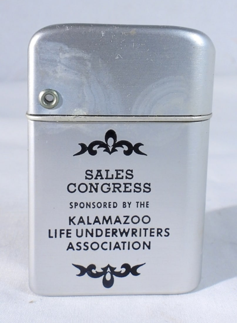 VINTAGE STORM MASTER FLIP TOP LIGHTER (1 of 4)