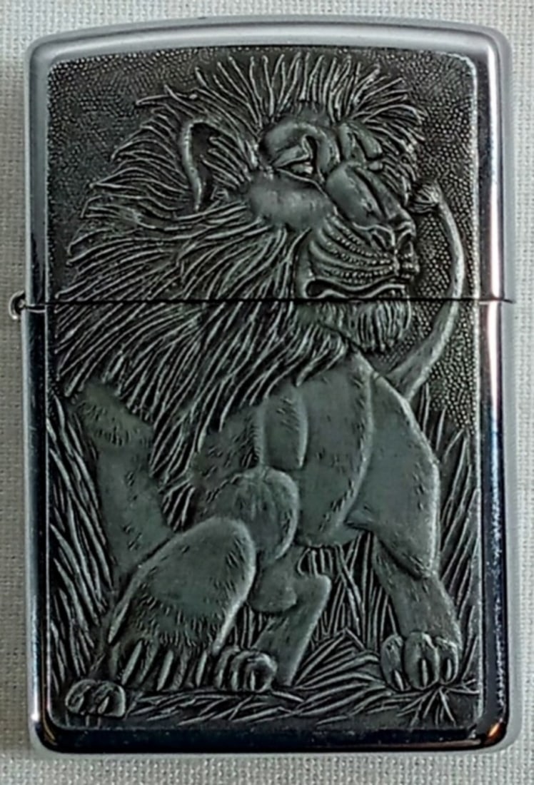 1997 FIRED BARRETT-SMYTHE LION ZIPPO: IN A ZIPPO BOX, 1997, FIRED FROM BARRETT-SMYTHE SERIES