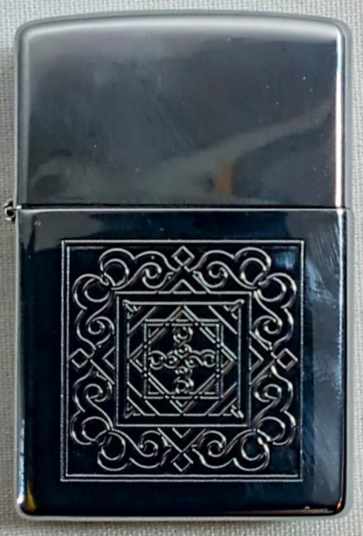 2000 SEALED ETCHED DESIGN ZIPPO (1 of 3)