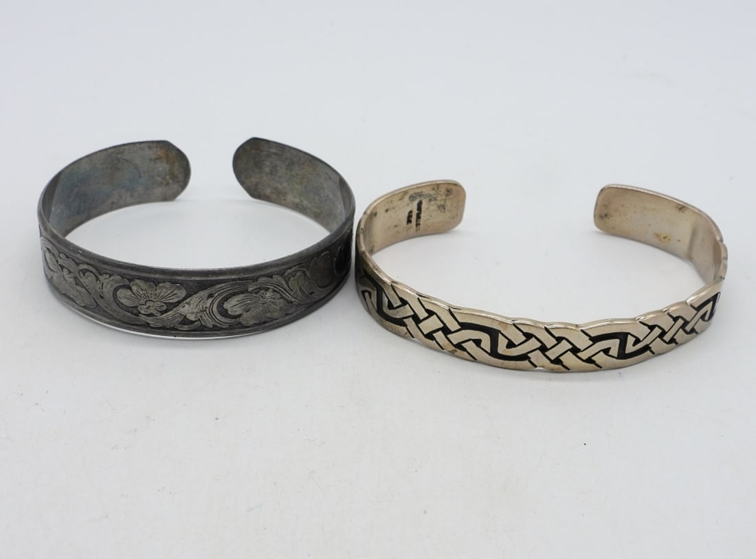 (2) STERLING CUFF BRACELETS: TWO STERLING CUFF BRACELETS (29.2 DWT)