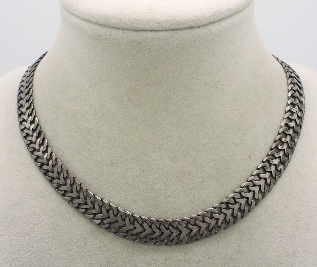 STERLING MEXICO NECKLACE: VINTAGE STERLING MEXICO NECKLACE, 15". (21 DWT)