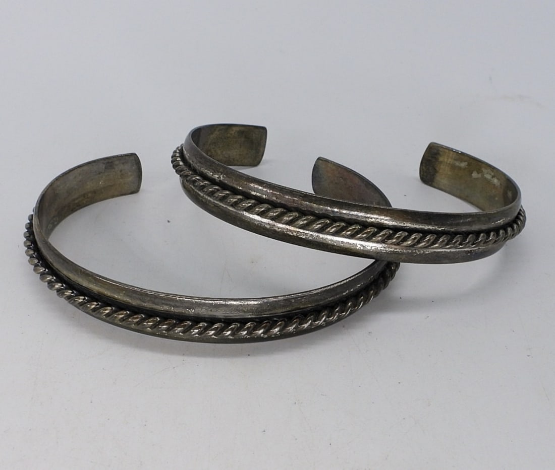(2) 925 CUFF BRACELETS: TWO VINTAGE STERLING CUFF BRACELETS. 7". (22.2 DWT)