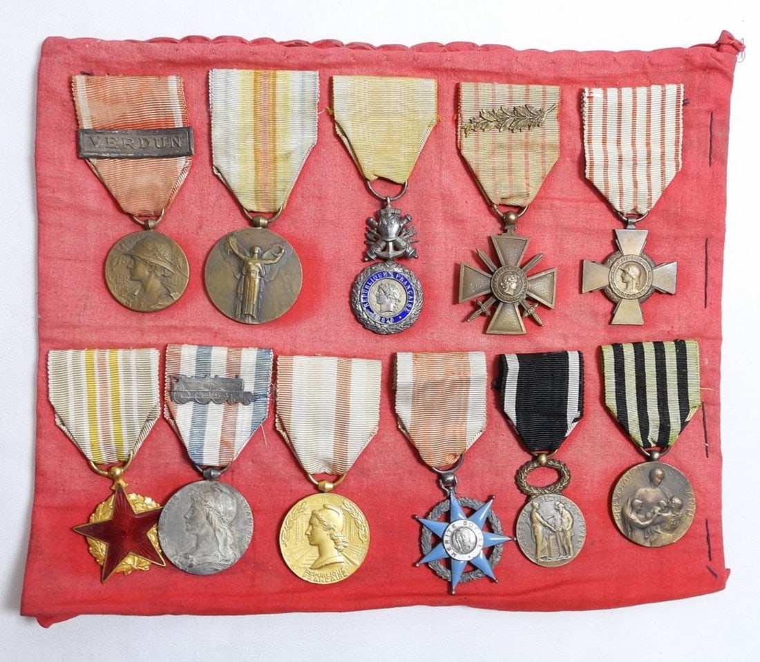 11 Antique French Military Medals/Pins: 11 Antique French Military Medals / Pins