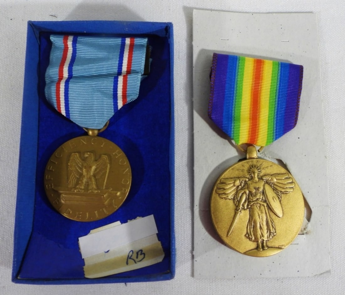 (2) WW2 Military Medals (1 of 2)