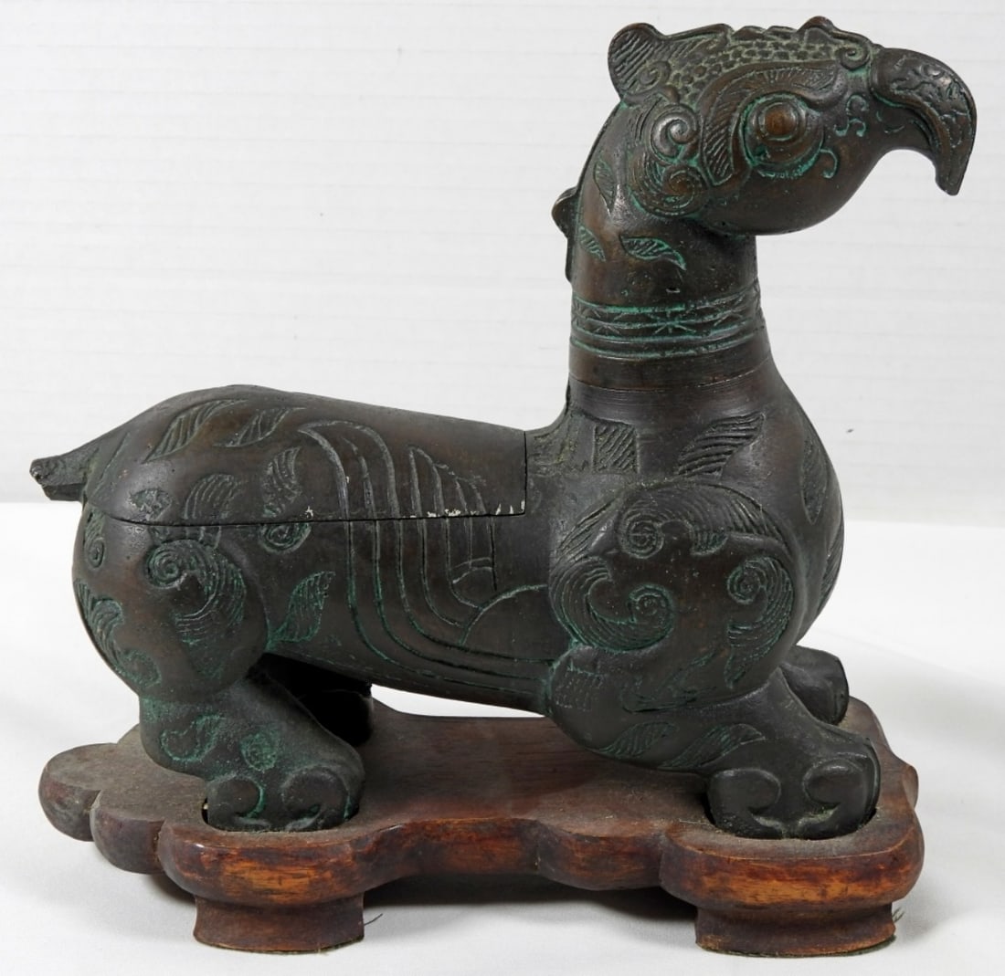 Bronze Griffin Lighter & Cigarette Box (1 of 2)