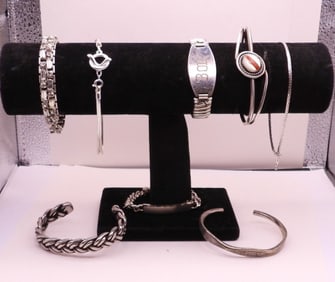 8 Fashion Bracelets