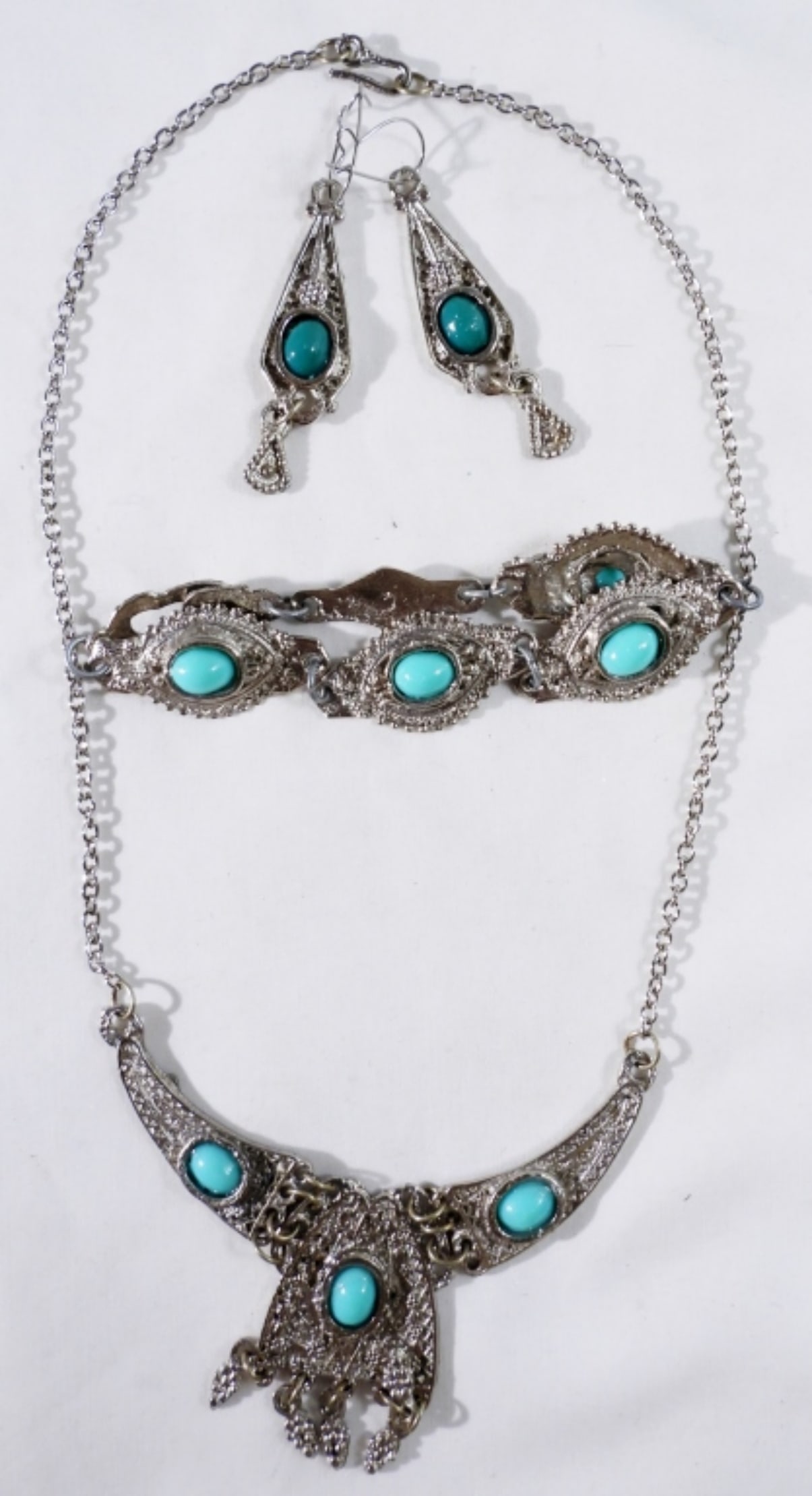 Matching Necklace, Bracelet, And Earrings: A turquoise matching earring, necklace, and bracelet set