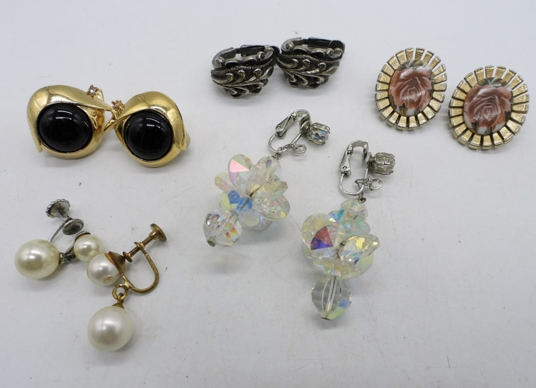 5 Pairs Of Clip-on Earrings. (1 of 2)