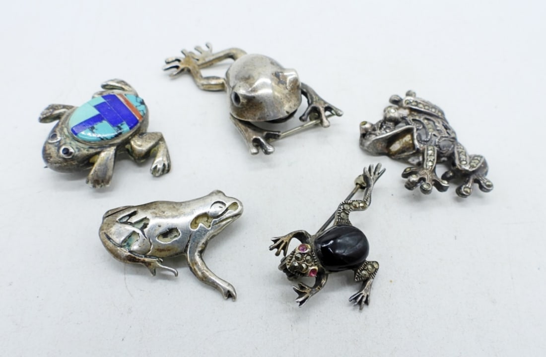 5 Sterling Frog Pins: Five sterling frog pins. 1" - 1.5" (23.5 dwt)
