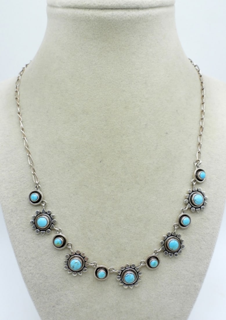 Gorgeous Sterling Turquoise Necklace: 20" sterling necklace with turquoise gemstones. Marked 925. (13.5 dwt)
