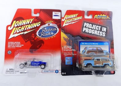 2 Johnny Lightning New In Box Cars 2002/05