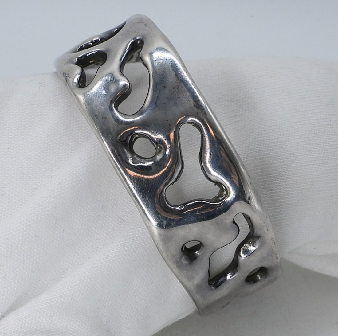 Puffed Sterling Bangle Bracelet: Puffed sterling bangle bracelet. 8" inside. (17.5 dwt)
