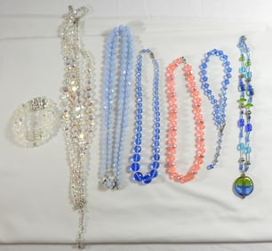 7 Sparkly Woman's Necklaces