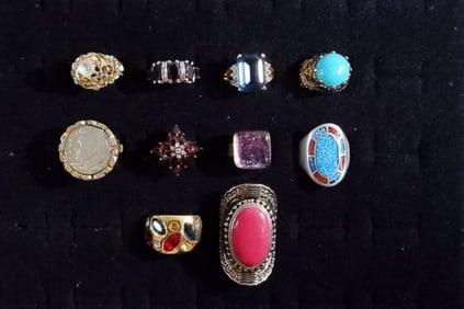 10 Women's Fashion Rings