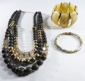 (1) Beaded Necklace (2) Stretch bracelets