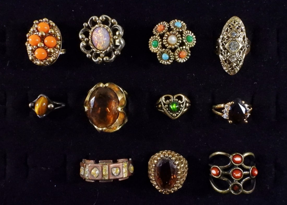 Mixed lot of 11 Rings (1 of 3)