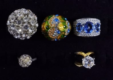 5 Women's Fashion Rings
