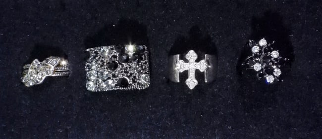 4 Women's Fashion Rings