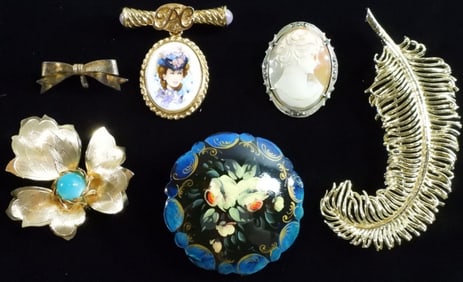 6 Women's Brooches