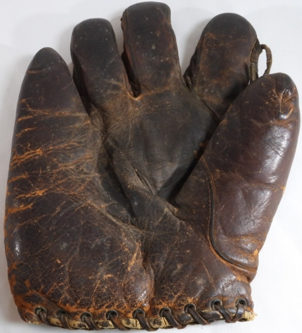 Early Era Baseball Glove (1 of 3)