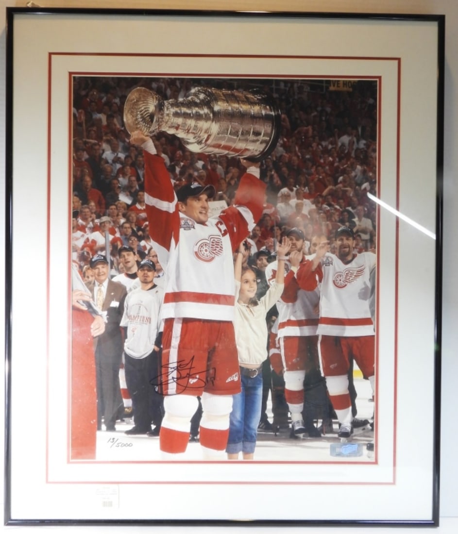 Large Photo Of 2002 Detroit Red Wings: Signed with an unverified COA from Hockey Town Authentics