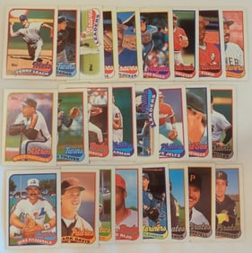 1989 TOPPS Baseball Card Lot Of 25