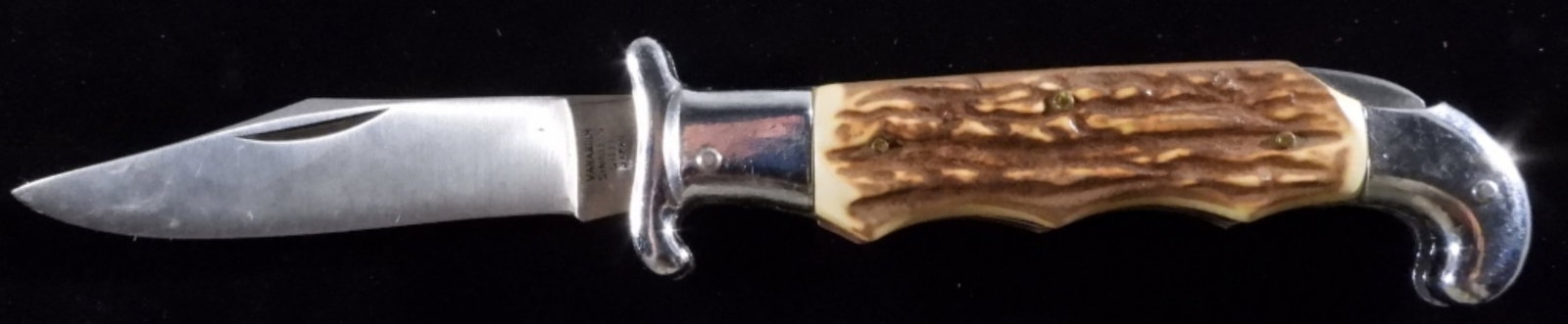 Vanadium Hunting Knife: Jagged Bone