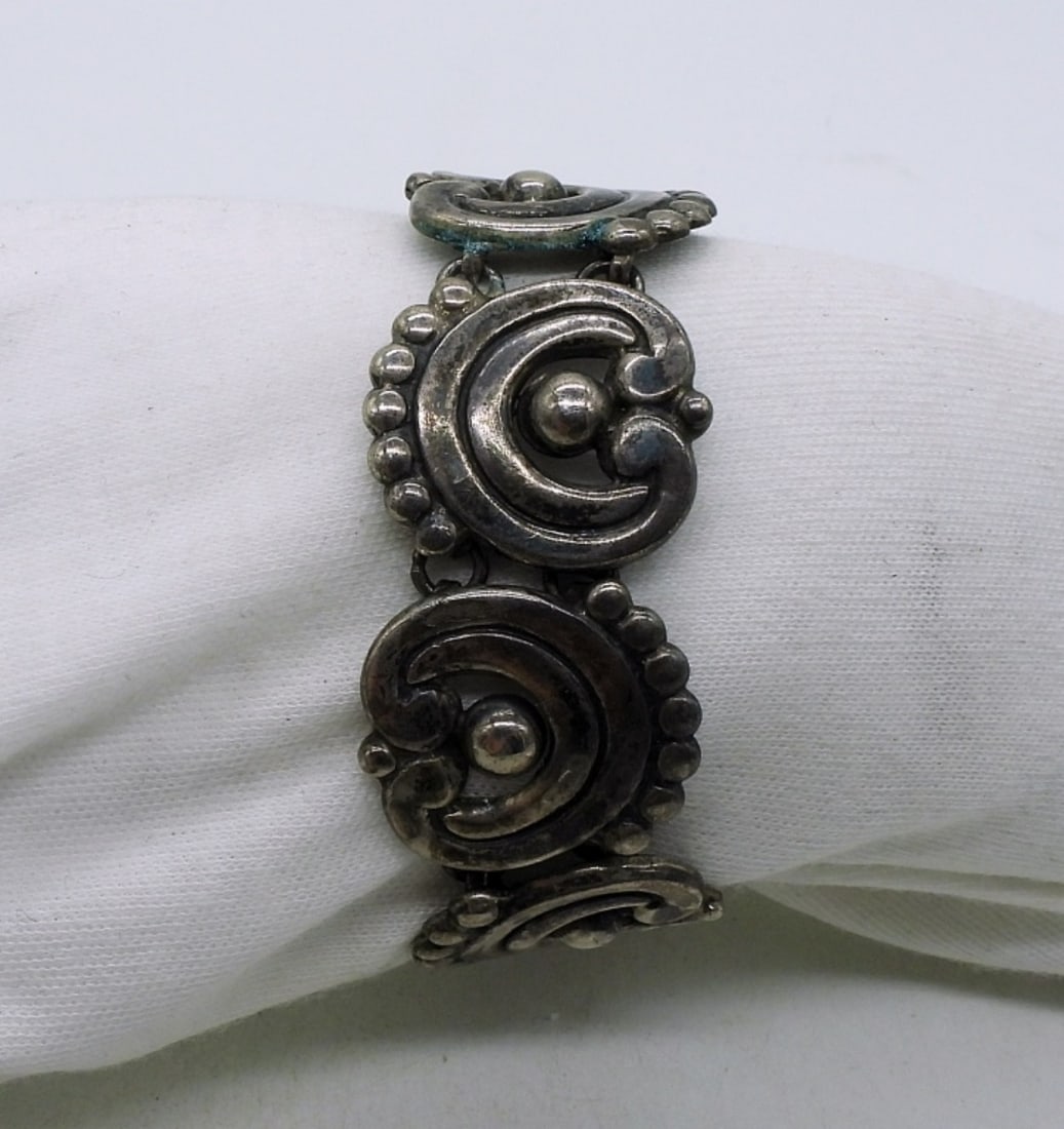 Sterling Mexico Vintage Bracelet: Sterling Mexico Bracelet, 6" long. 1" wide. (21.5 dwt)