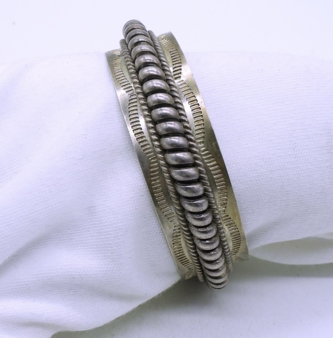 Vintage Sterling Cuff Bracelet (1 of 2)