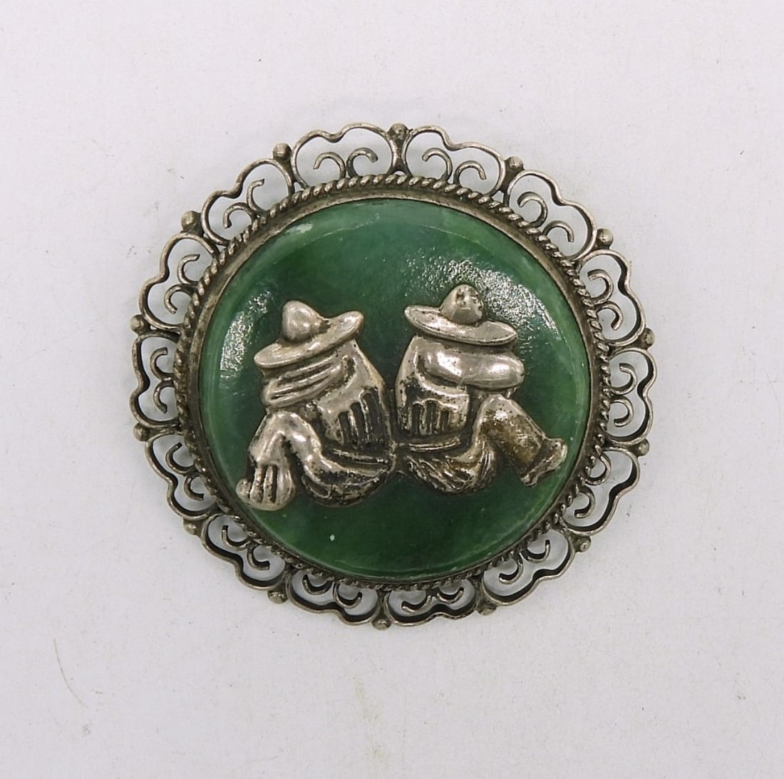 Sterling Mexico Jade Siesta Brooch: Vintage Sterling Mexico Jade Siesta Brooch. (18.2 DWT)