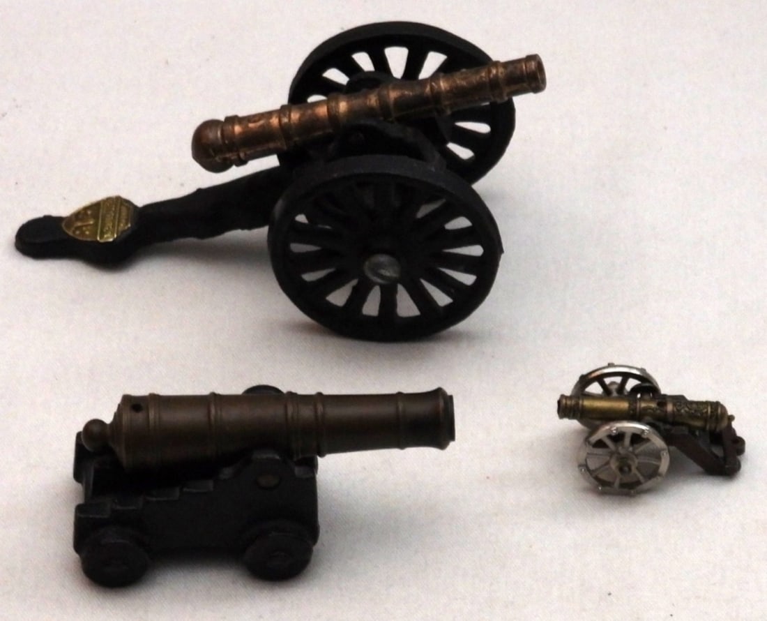 Lot of 3 Cannon Replicas (1 of 2)