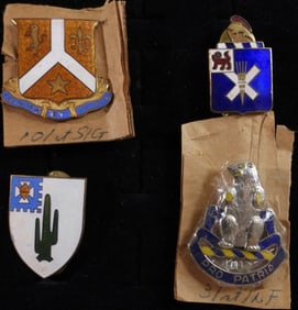 (4) Distinctive Unit Insignias