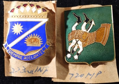 (2) Unit Crests