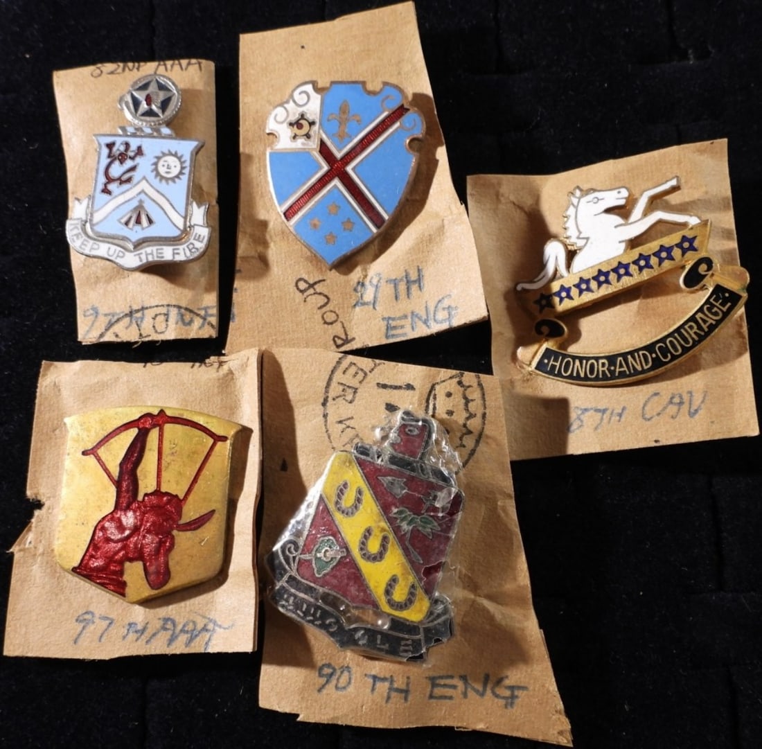 (5) WWII Lapel Pins (1 of 2)