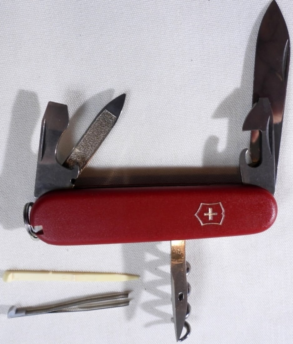 Victorinox Swiss Army Knife 8 Tools (1 of 4)