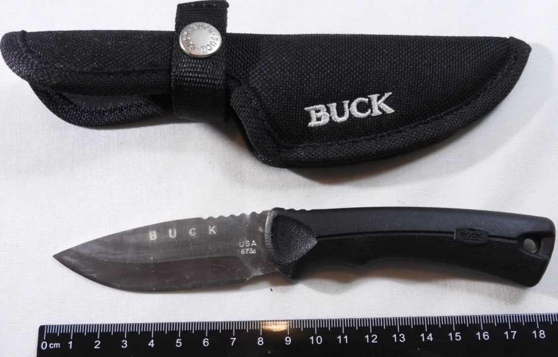Buck Fixed Blade Knife (1 of 4)