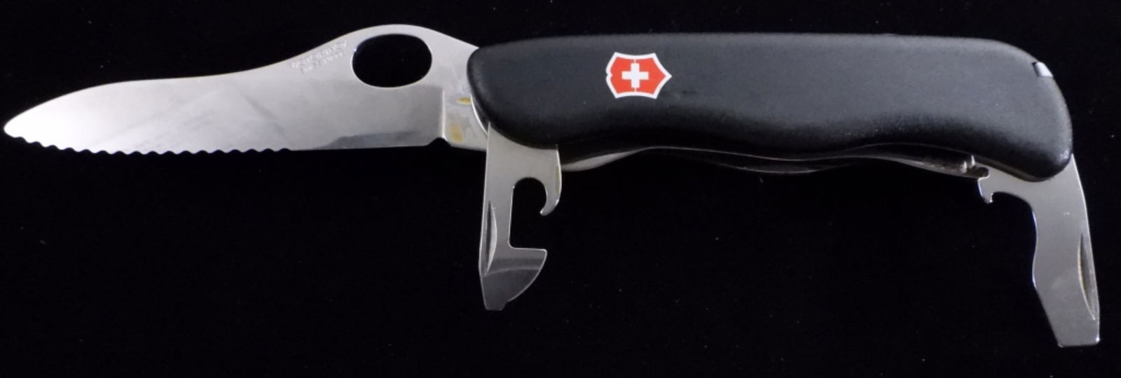 Victorinox Trekker Swiss Knife (1 of 3)