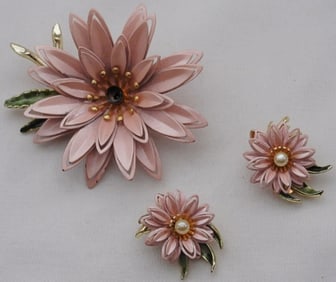 Pink Flower Brooch And Clip-On Earrings