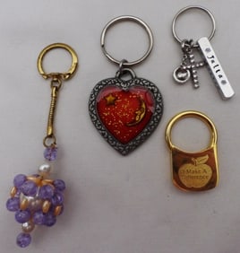 (4) Key chains