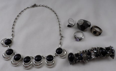 (1)Bracelet (1) Necklace (4) Rings