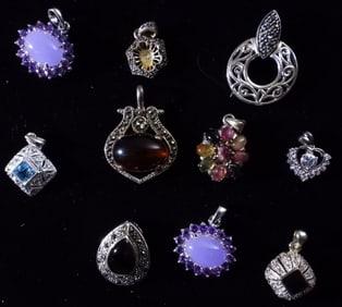 (10) Pendants