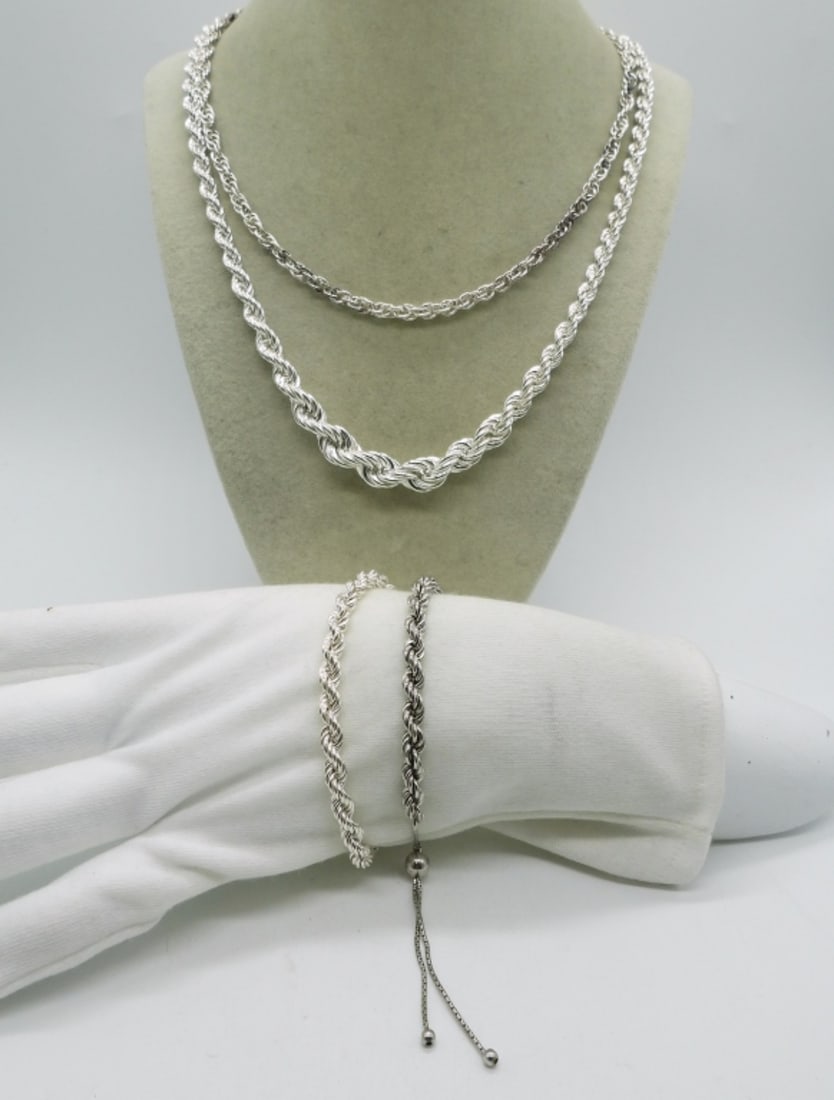 Sterling Chain Necklaces & Bracelets: Two sterling chain necklaces, 20". Two sterling chain bracelets, 8-10". (26.6 dwt)