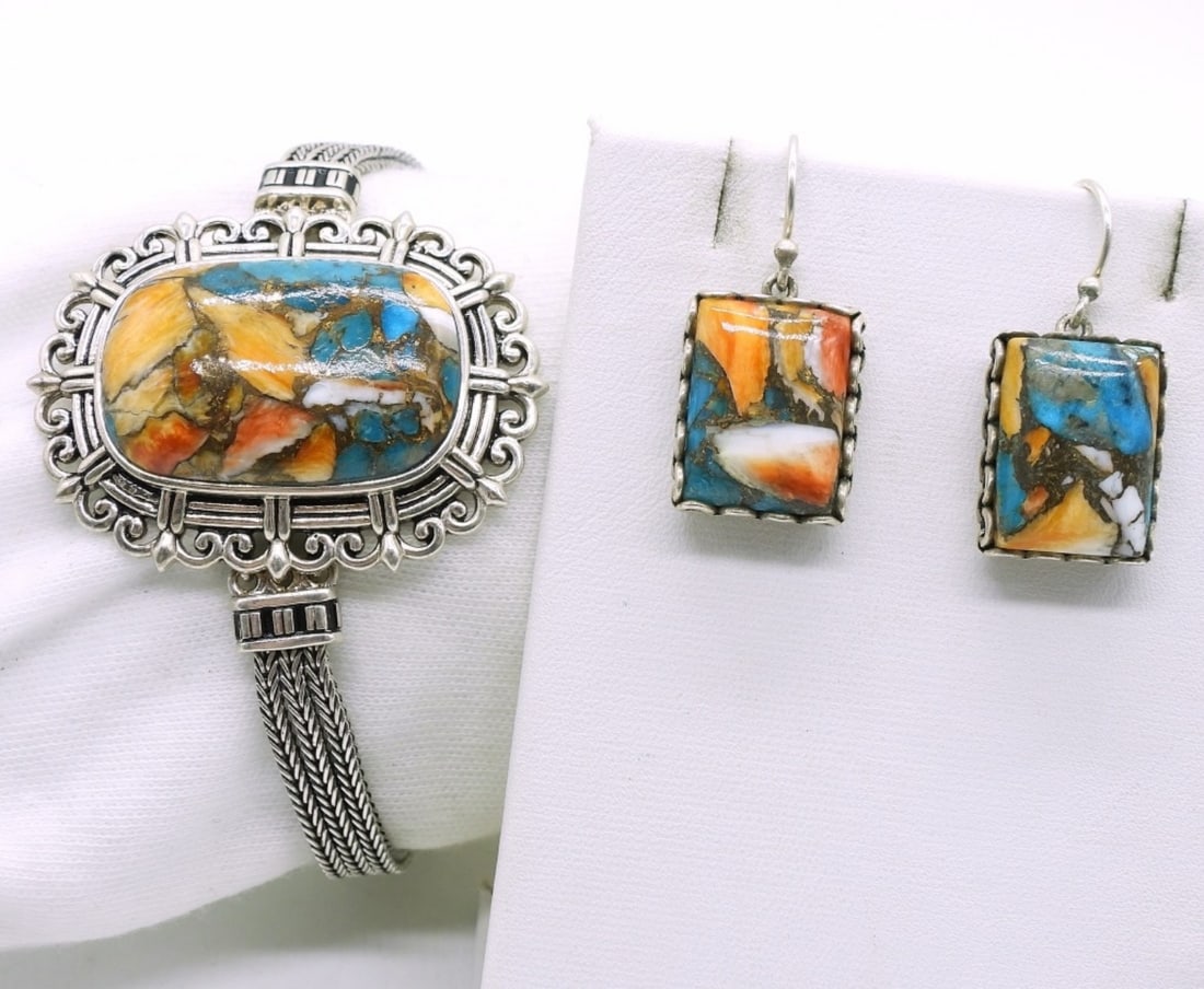 Spiny Oyster Turquoise Bracelet Earring Set (1 of 2)