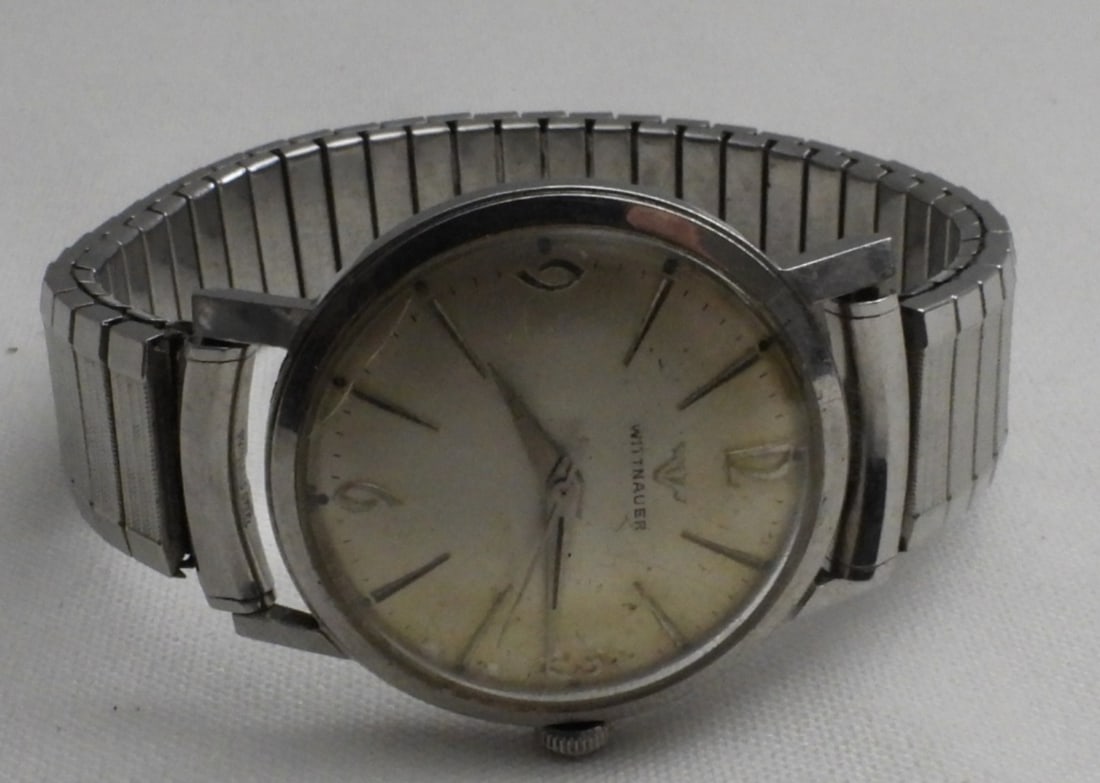 Men's Watches: Watches are not verified, authenticated, or tested in running condition unless specified. Working but has broken glass. Silver-tone band