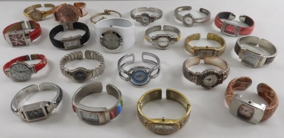 (20) Women's Cuff Watches