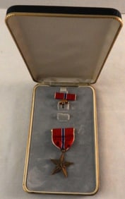 Bronze Star Medal Ribbon & Pin Original Case
